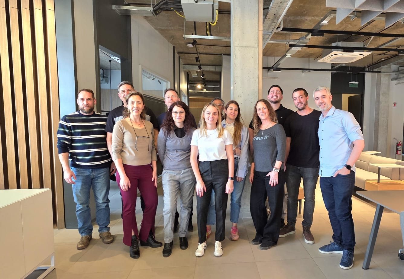 Foto grupal de los integrantes de la Vertical de Real Estate en el Polo Científico Tecnológico Neuquén
